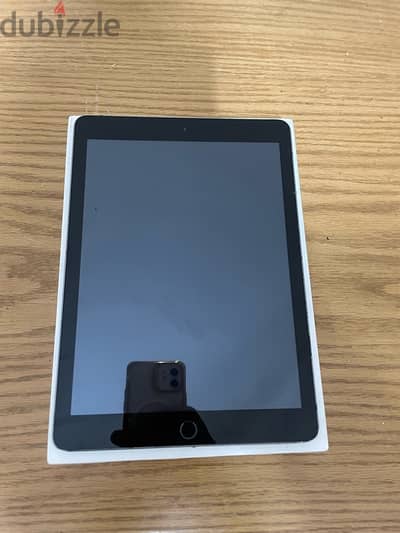 ipad 6th gen wifi 32gb حاله ممتازه