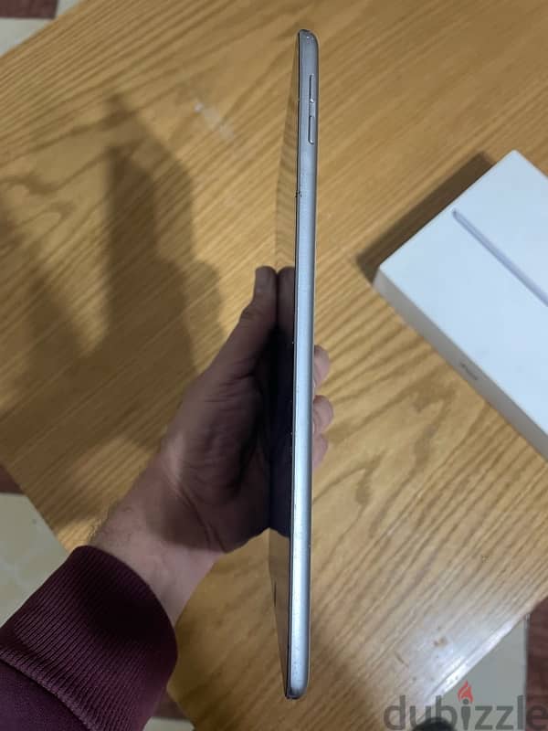 ipad 6th gen wifi 32gb حاله ممتازه 2