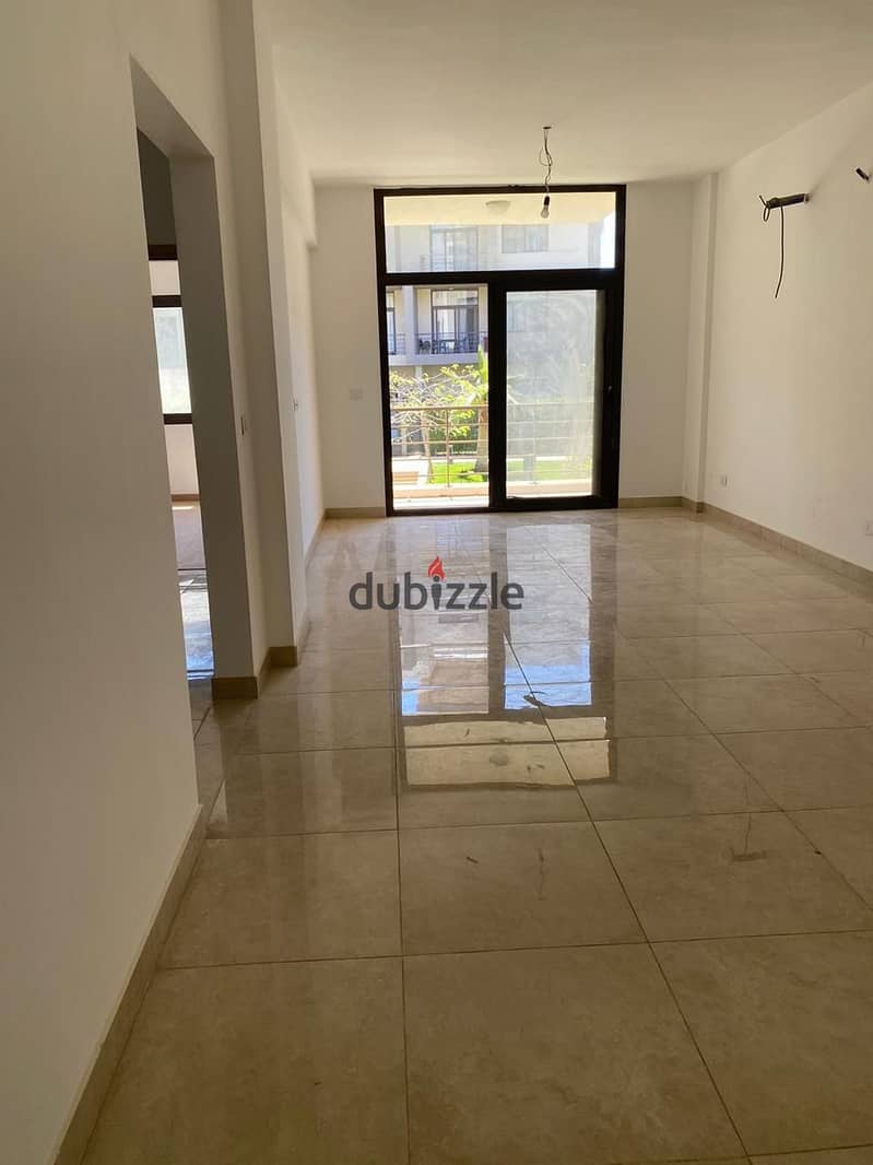 A fully finished apartment for sale in the Fifth Settlement in a residential area, including all services, and in installments over 8 years 0