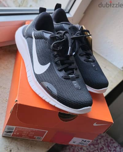 حذاء نايكي مقاس ٣٨ | Nike Shoes Size 38