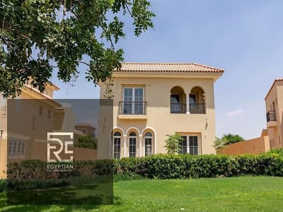 Villa 240m for sale with 5% down payment in the heart of New Cairo, Hyde Park Compound