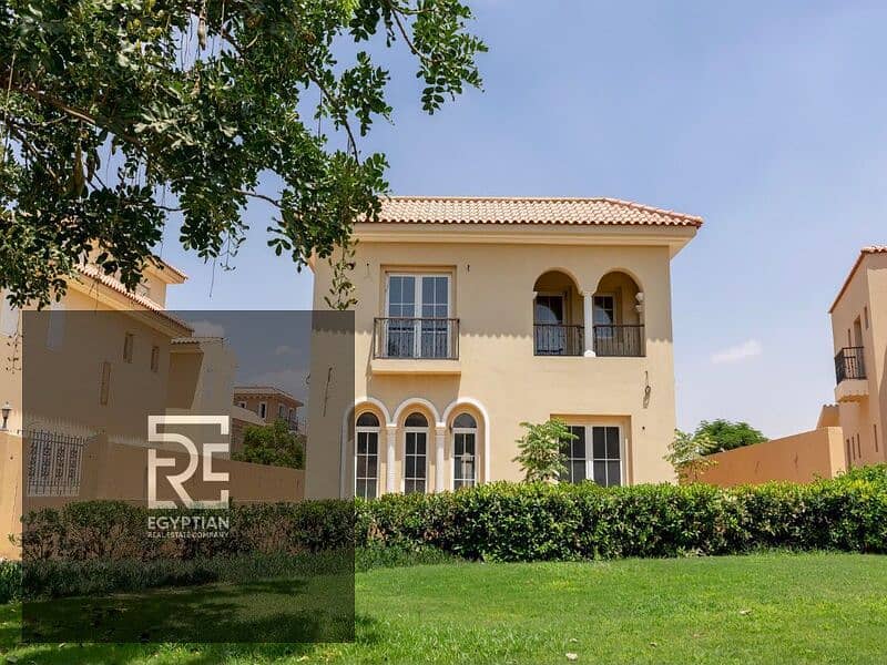 Villa 240m for sale with 5% down payment in the heart of New Cairo, Hyde Park Compound 0