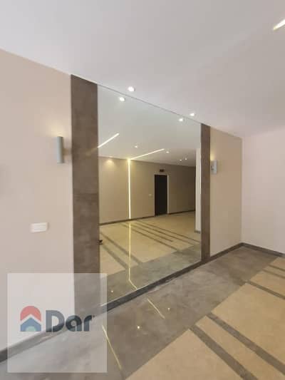 for rent in el marasem compound apartment 180 meters , 3 bedrooms . in very prime location closer to gates