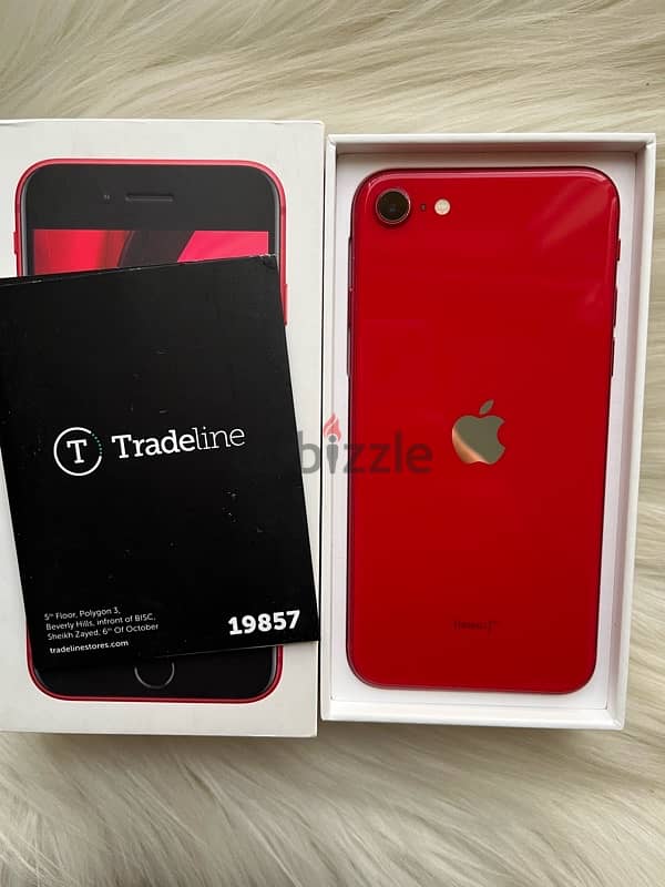 Iphone se2 red with box and charger from tradeline 4