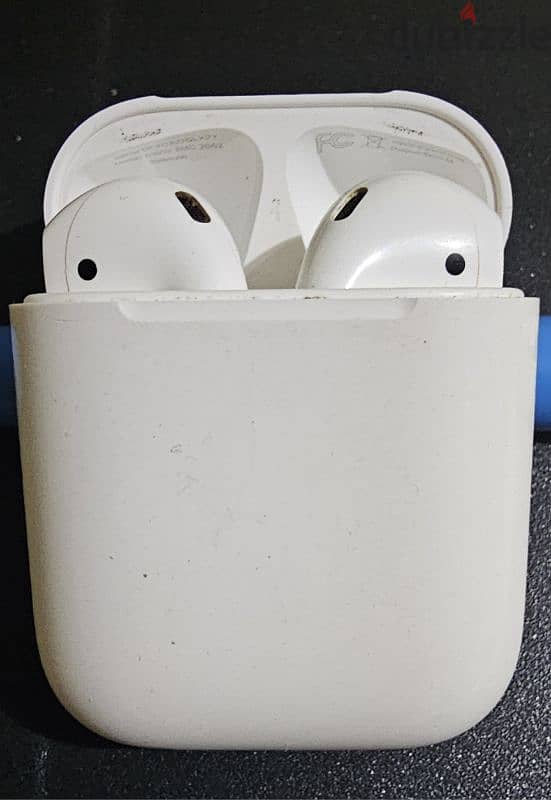 Apple airpods 2 0