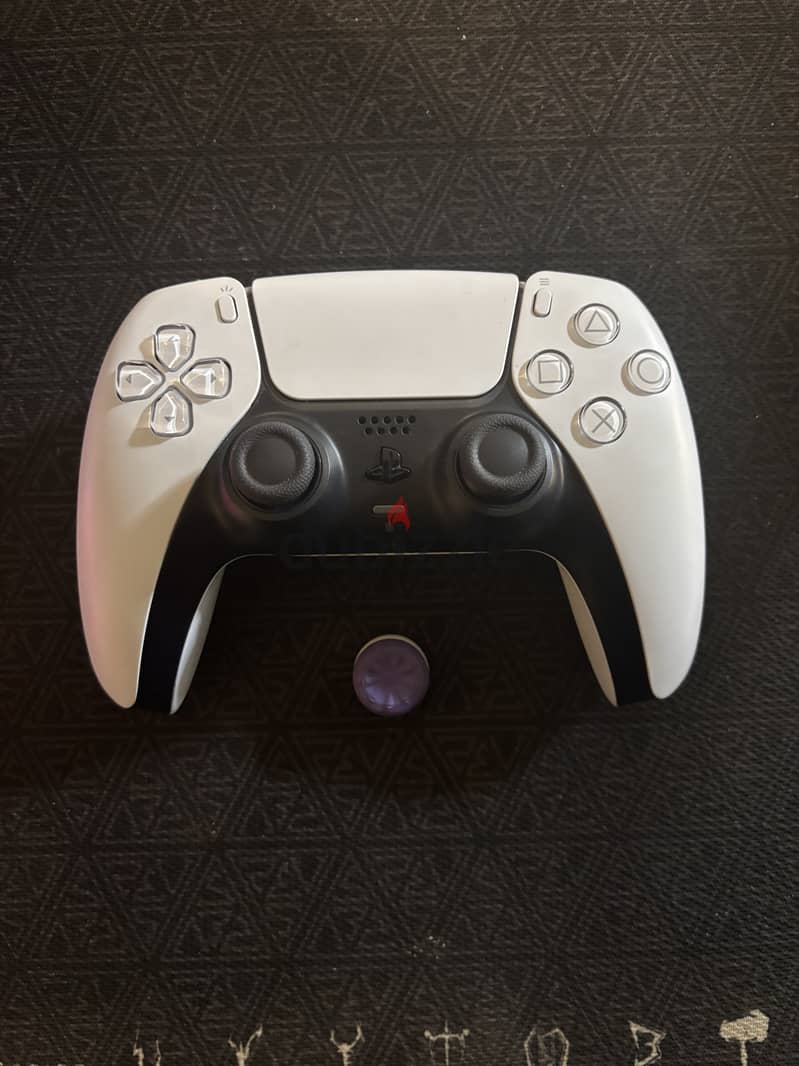 PS5 Controller - White 1