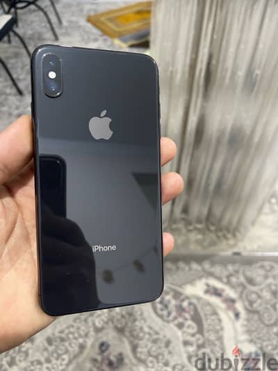 iphone XS max اسود بحاله ممتازه