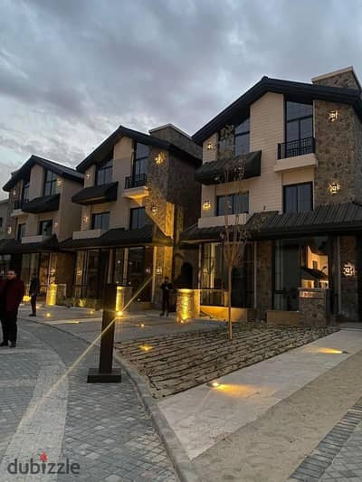 For immediate delivery, a 200-square-meter townhouse for sale, fully finished, in the most upscale compound in the Fifth Settlement, The Mark Gardens,