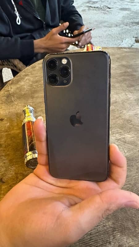 iPhone 11 pro وتربروف 5