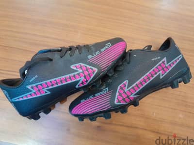 football shoes for girls and boys مقاس 36