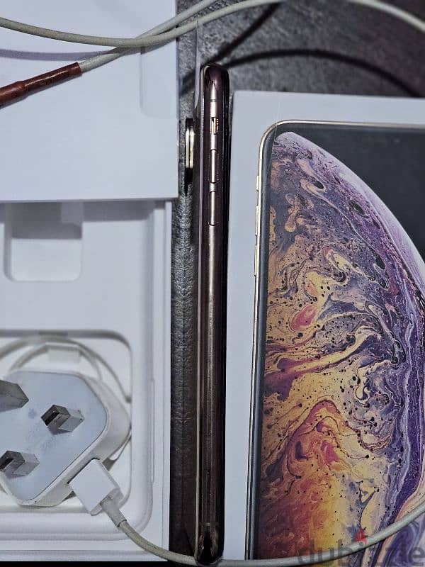 للبيع ايفون XS MAX 64G GOLD 5