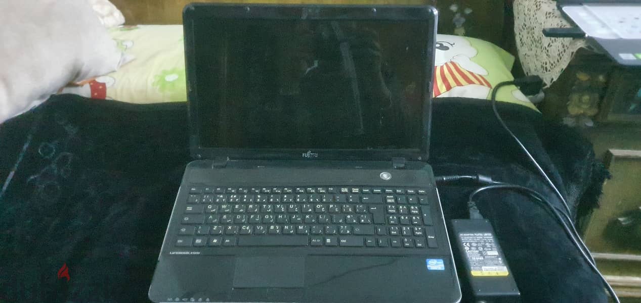 Laptop Fujitsu i5 2th 4gb 7