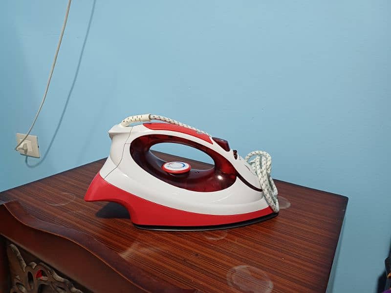 مكواة ملابس TORNADO STEAM IRON 1