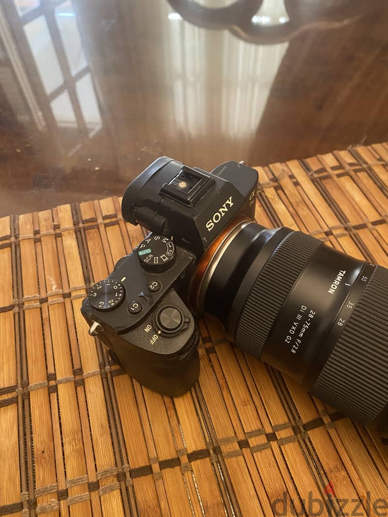 Sony A7II + lense sony 28mm F2 + two batteries + large Camera bag 7