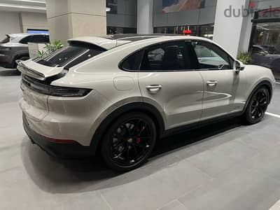 One of One 2025 Porshce Cayenne GTS Coupé agency light weight package