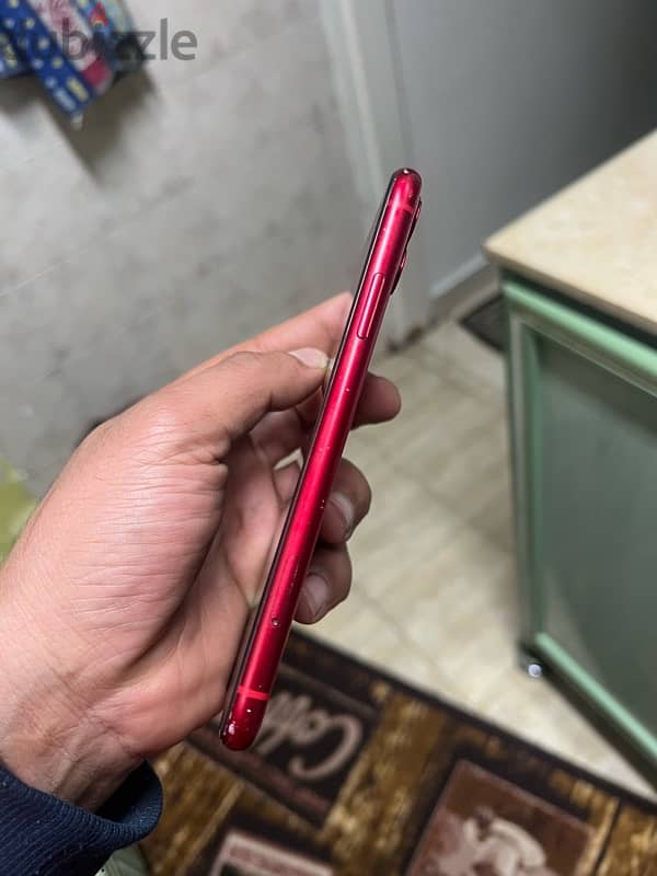 iphone 11 128 red 5