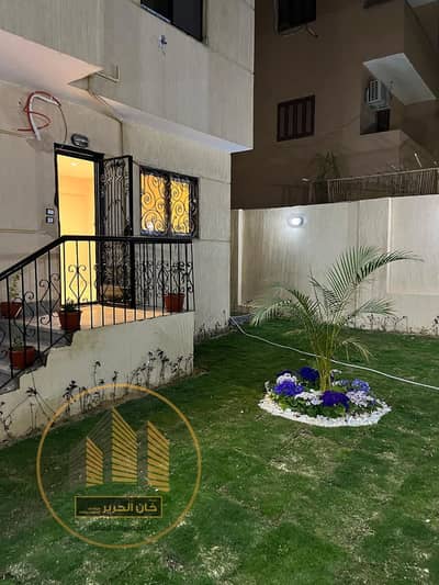 A 140 sqm ground-floor apartment with a 150 sqm garden, in the second district of Al-Obour.