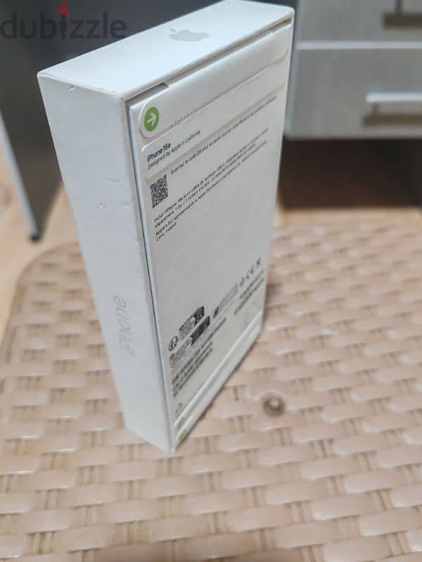 IPhone 16e  White 128GB New 3