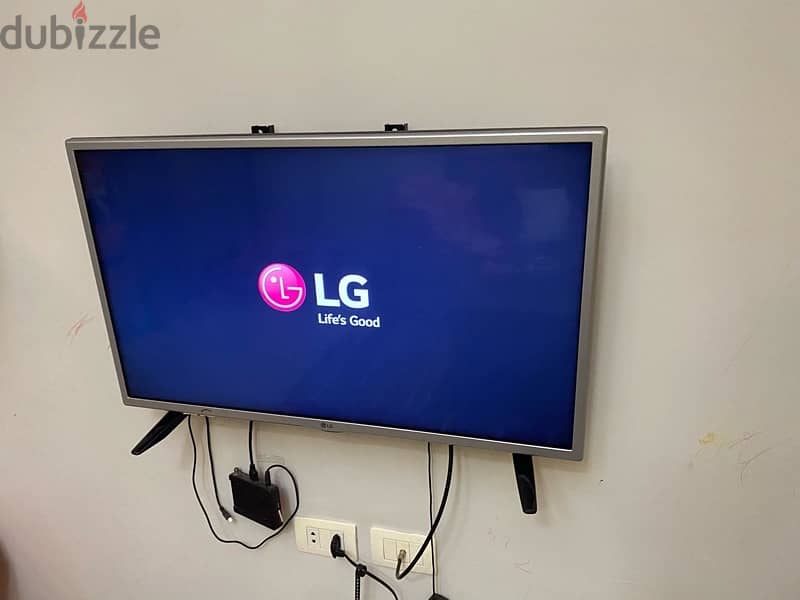 شاشتين LG ٥٠ بوصة و٣٢ بوصة بحالة ممتازة عادى وليس سمارت 3