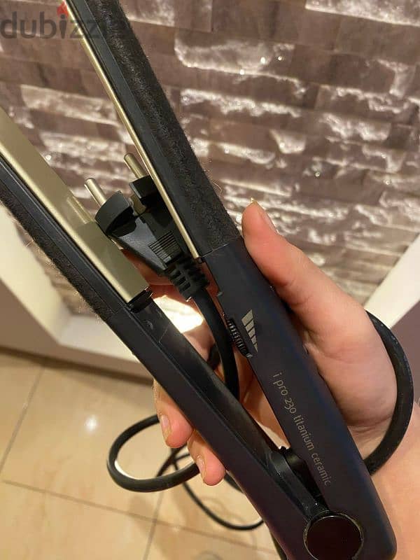 babyliss/hair straightener 1