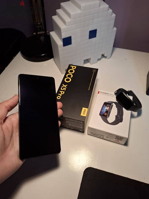 xiaomi poco x5 pro 5G 256 condition as new with huawei band 8 as new 2