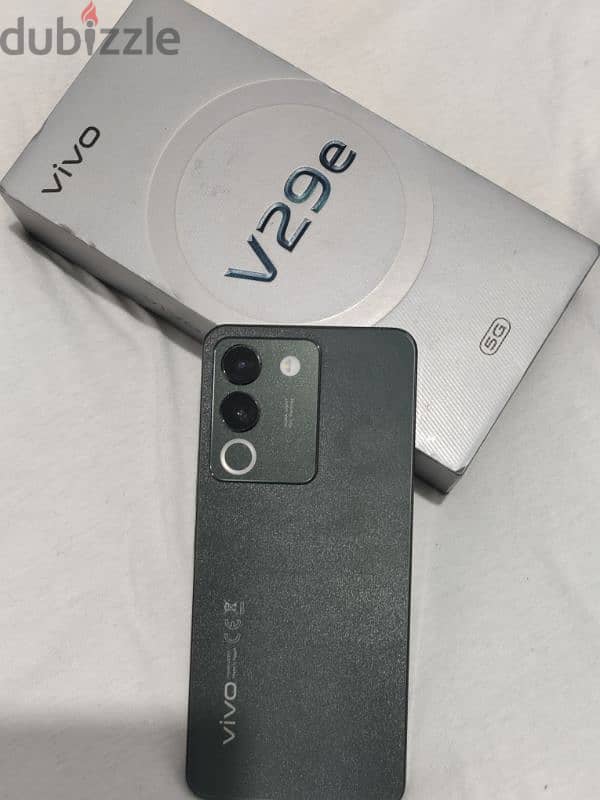 vivo v29e 5G رمات 8+8مساحه 256جيجا الفون زيرو مع كل حاجه ولسه في الضم 11