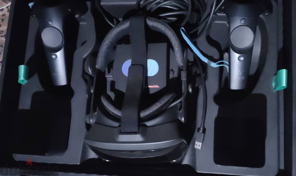 Valve index with vive controllers and base stations VR 1