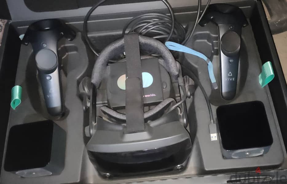 Valve index with vive controllers and base stations VR 4