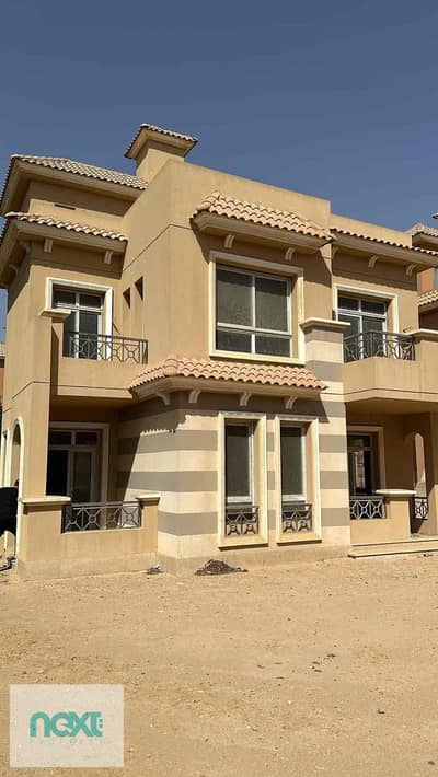 Villa in Ocotber, ready for immediate delivery, unfinished, with no debts, located on Boulevard Axis in Neom Compound.