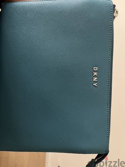 Original Dkny crossbody bag -  استعمال بسيط جداً