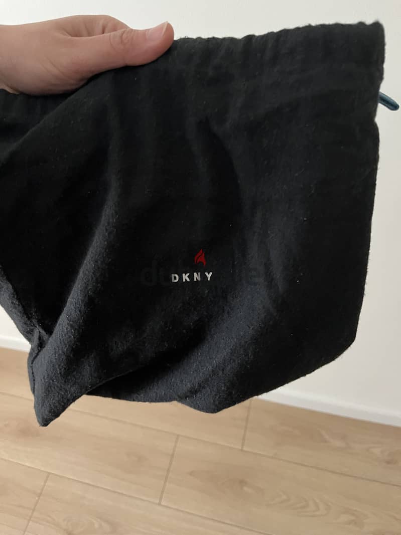 Original Dkny crossbody bag -  استعمال بسيط جداً 2