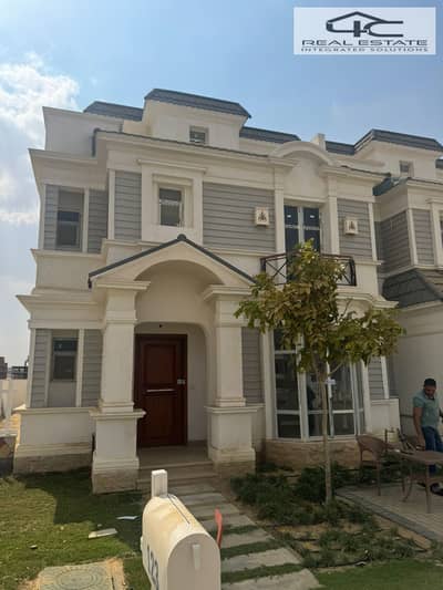 Town house for sale in Mountain View I City 205 m ready to move prime location with a down payment and installments