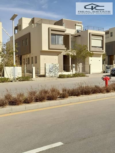 Villa Standalone with roof 83m  ready to move  in palm  new cairo installment at bargain price  view  Wide Landscape  best location in 5th  statement