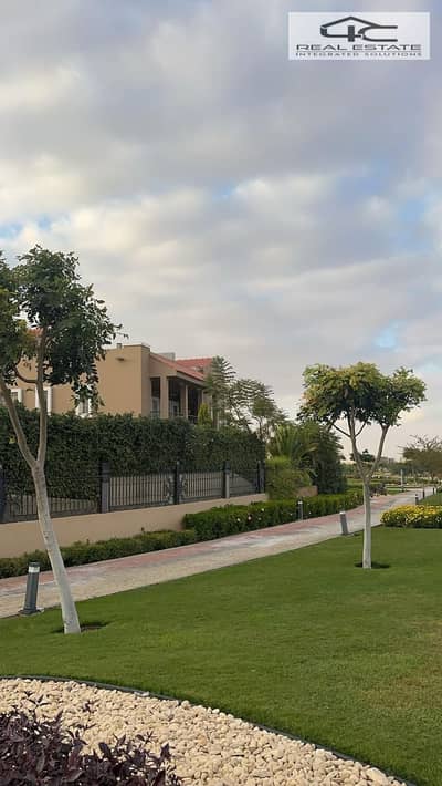 Villa standalone  for sale in compound  hyde park new cairo 430m ready to move special view under market price