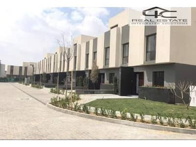 Villa townhouse  middle  with garden 243m  for  sale finished in Al Burouj in  new cairo  with installment  in the best location in 5th statement