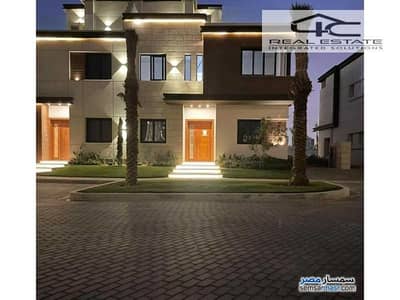 villa Townhouse 237 m  in installments with the best view in the Prime Location compound