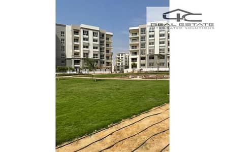 apartment  for sale 168m in Hyde Park new cairo READY TO MOVE  with installment over 4 years  view on landscape in the best location in 5th settlement