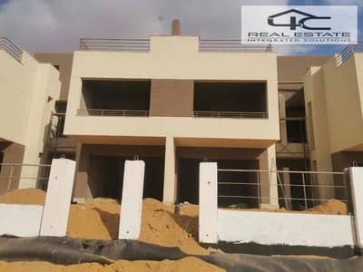 Townhouse corner 227m Ready to move at the lowest price in Fifth Settlement in best location in Palm Hills, a fully serviced residential compound