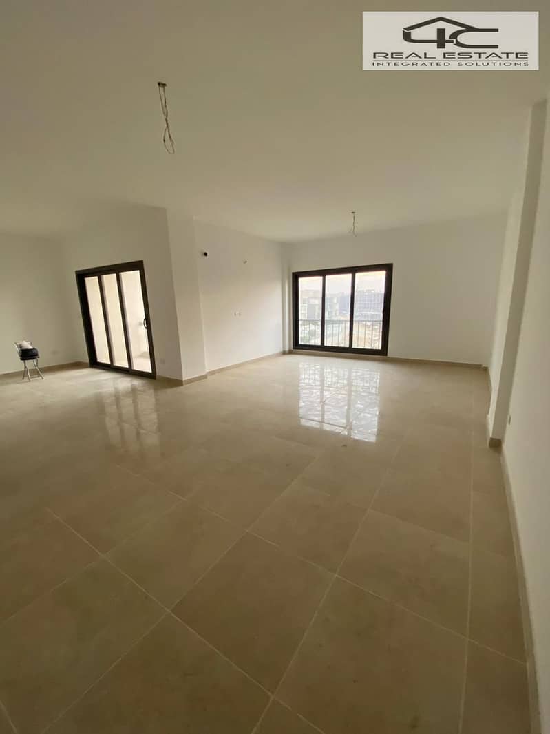 Apartment 3 bedrooms fully finished for sale with down payment and installments in Fifth Square 0