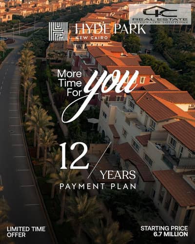 Town House Middle 15% down payment and in installments for 7 years delivered during year and company directly in Hyde Park View 140 acres