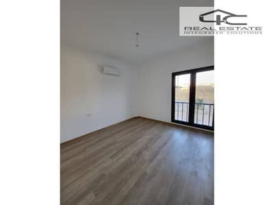 Apartment in fifth square compound 136 m‎‏ fully finished with air-conditions for sale with down payment and instalment delivery within 6 months