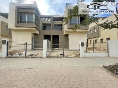 The Lowest Price Twin House 385m For Sale Ready to move In Palm Hills New Cairo best Location In the compound in Fifth Settlement