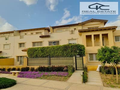 Town House middle classic for sale in Hyde Park 215m Prime location and view landscape with the lowest down payment and installments.