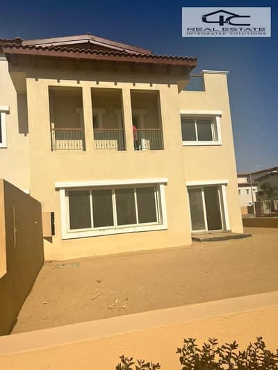 Town House middle classic for sale in Hyde Park 215m Prime location and view landscape with the lowest down payment and installments.