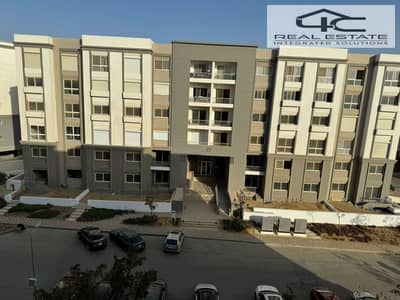 Ready to move apartment 185 m 3 bedroom for sale with lowest price in market in phase Park corner at Hyde park new cairo compound