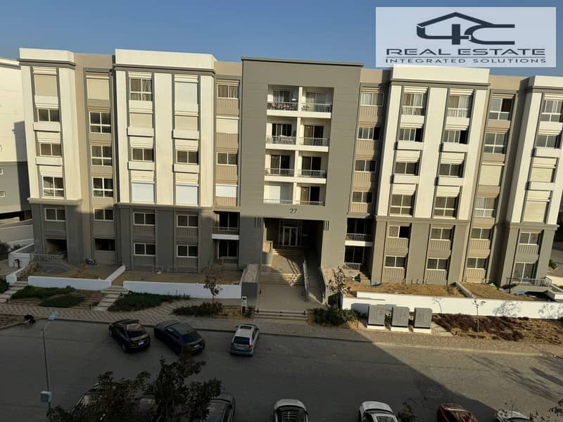 Ready to move apartment 185 m 3 bedroom for sale with lowest price in market in phase Park corner at Hyde park new cairo compound 0