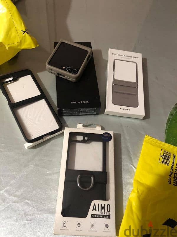 samsung Zflip 5 with full package and warranty 4