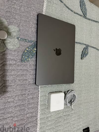 Macbook Pro M1pro 14 Inch 1 Tera جديد تماما انشحن ٦ مرات فقط اعلي نسخة