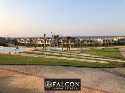 For sale, a 150-square-meter chalet, immediate delivery, first row directly on the sea, fully finished, in the heart of Ain Sokhna, Vista Village