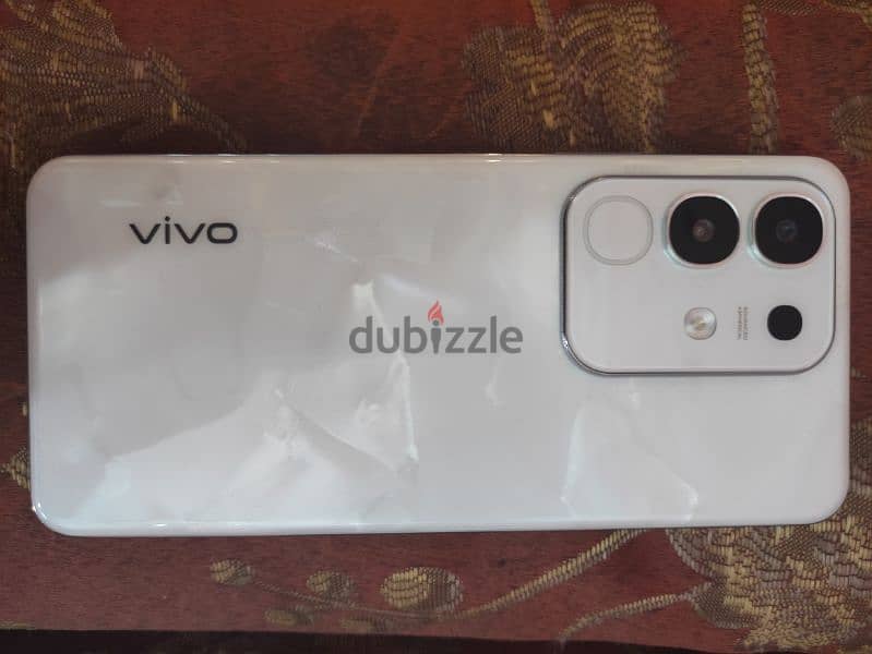 Vivo Y29 4